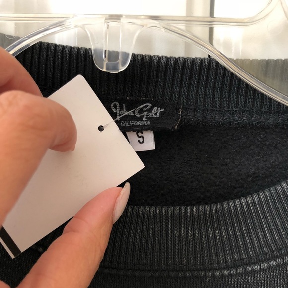 Brandy Melville Lily USA Cropped Pullover - Picture 3 of 3